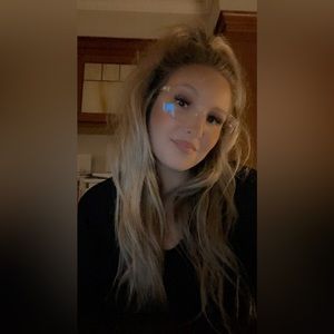 MEET YOUR POSHER 💕✨💁🏼‍♀️ Chelsi Mia